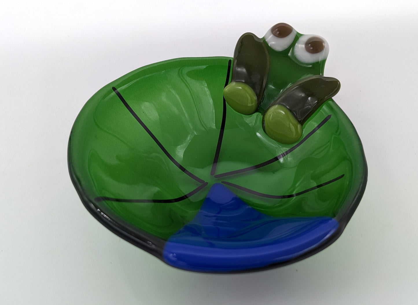 frog bowl of lilypad