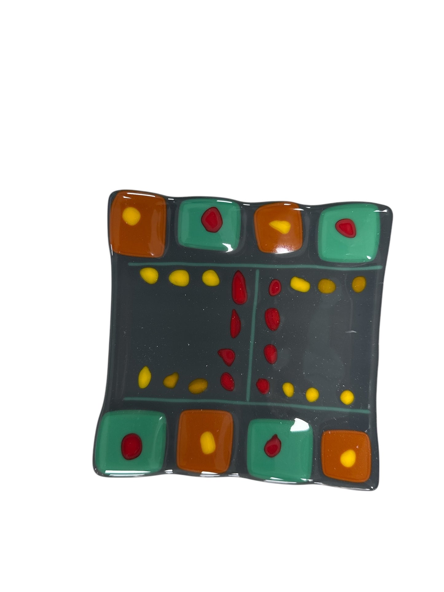 Wavy tray with a gray background, the letter H in the middle and also red and yellow dots on the right and left side.