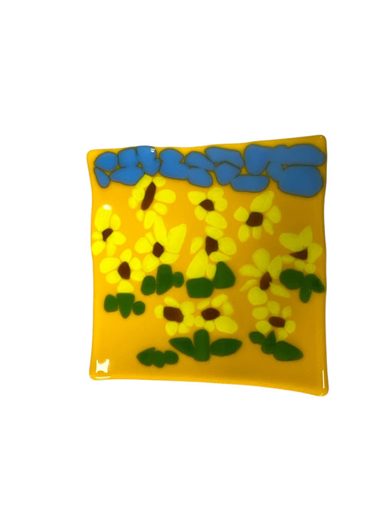Wavy tray with a yellow background; yellow flowers and blue dots added on top.