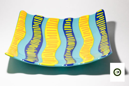 glass bowl with wave stripes with lines on top