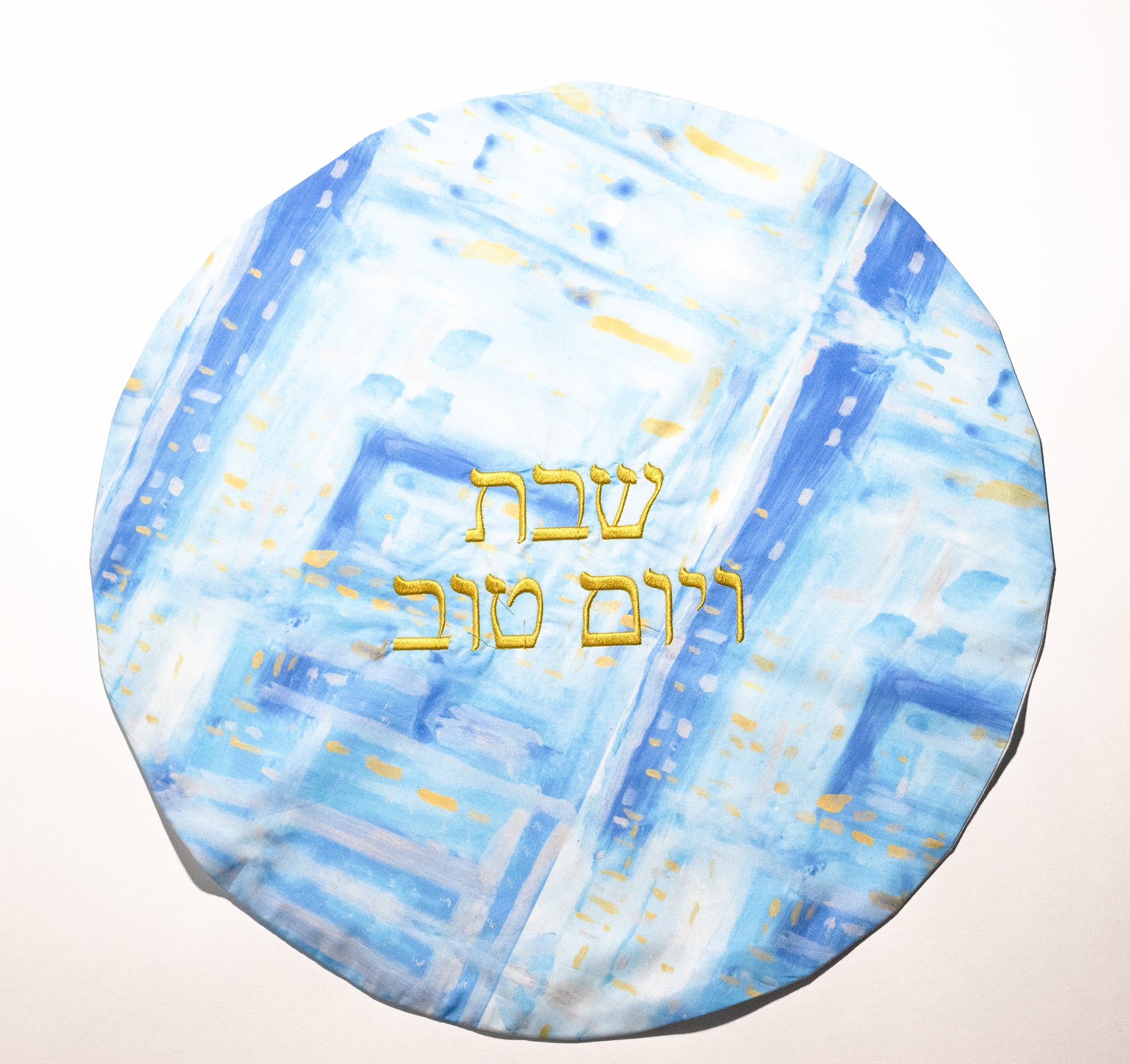 round challah cover with Shabbat V'yom tov in hebrew