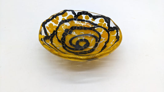 glass bowl with yellow rose